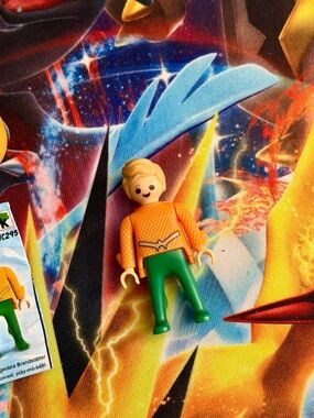 Kinder Surprise Eggs-DC Super Heroes Playmobil Aquaman